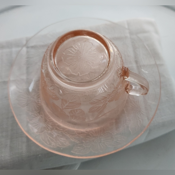 Dogwood Blossom cup & saucer. Vintage Pink Depression glass. Perfect & so pretty - Picture 4 of 4